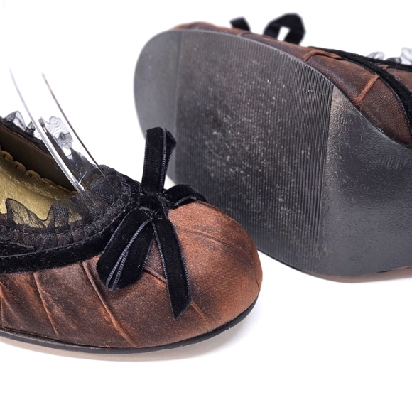 ♡ Charlotte Russe Victorian Heels Marbled Brown Satin Black Lace Trim Velvet Bow - Picture 6 of 8